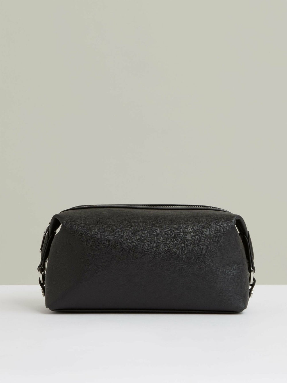 Micro-Grain Leather Washbag Black | Mens