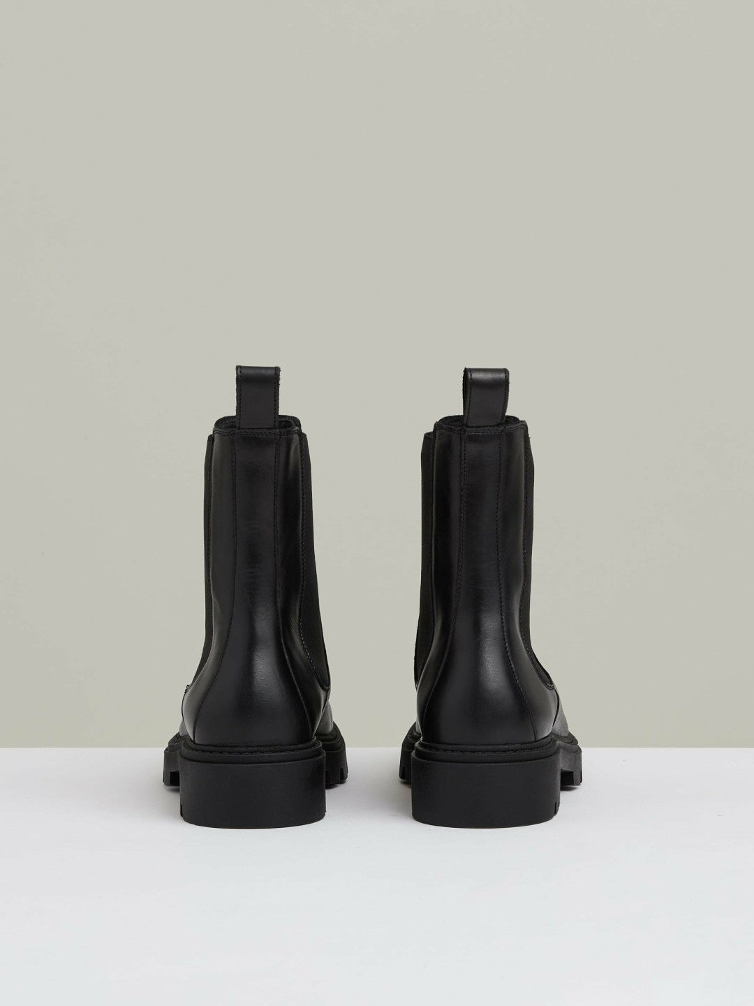 Leather Cleated Sole Chelsea Boots Black | Womens