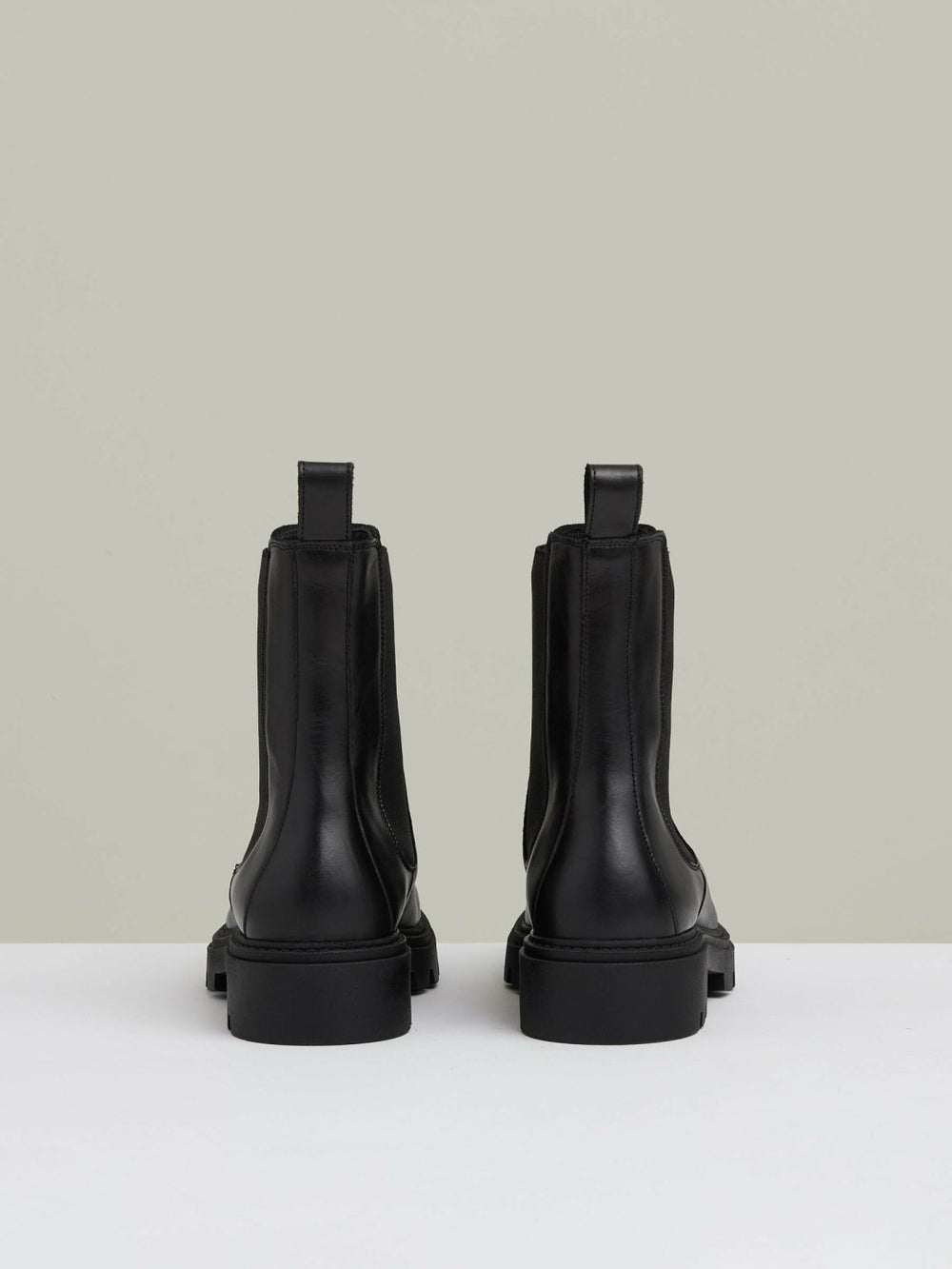 Leather Cleated Sole Chelsea Boots Black | Womens