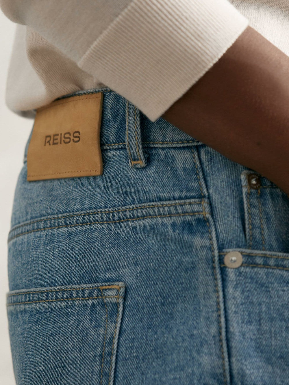 Loose-Fit Jeans Light Blue Wash | Mens