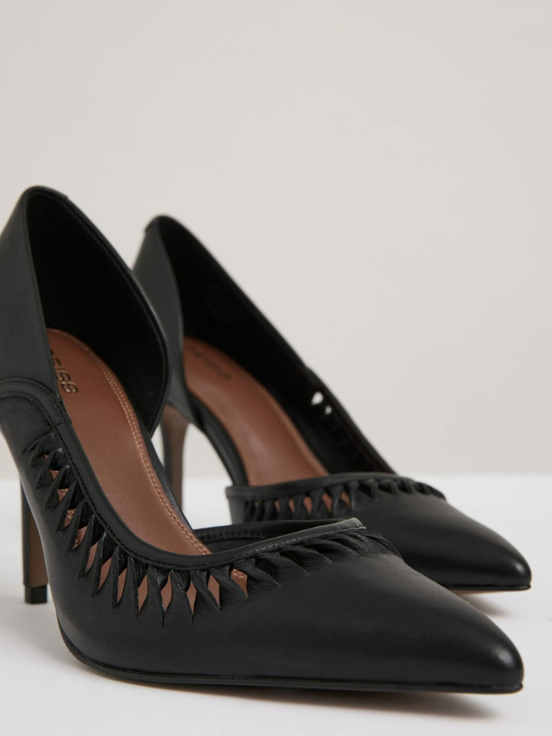 Leather Twist Detail Court Shoes Black | Womens