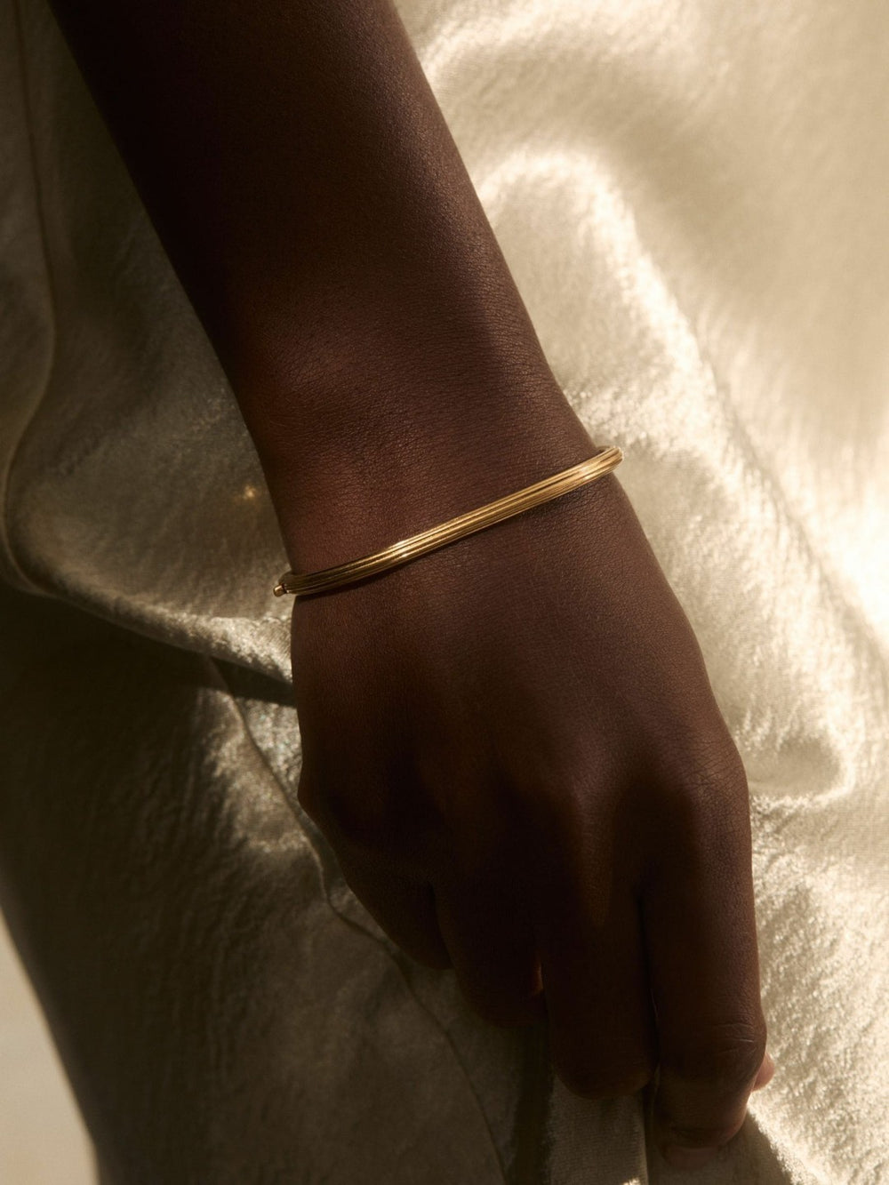 Contour Hinged Cuff Gold | Womens