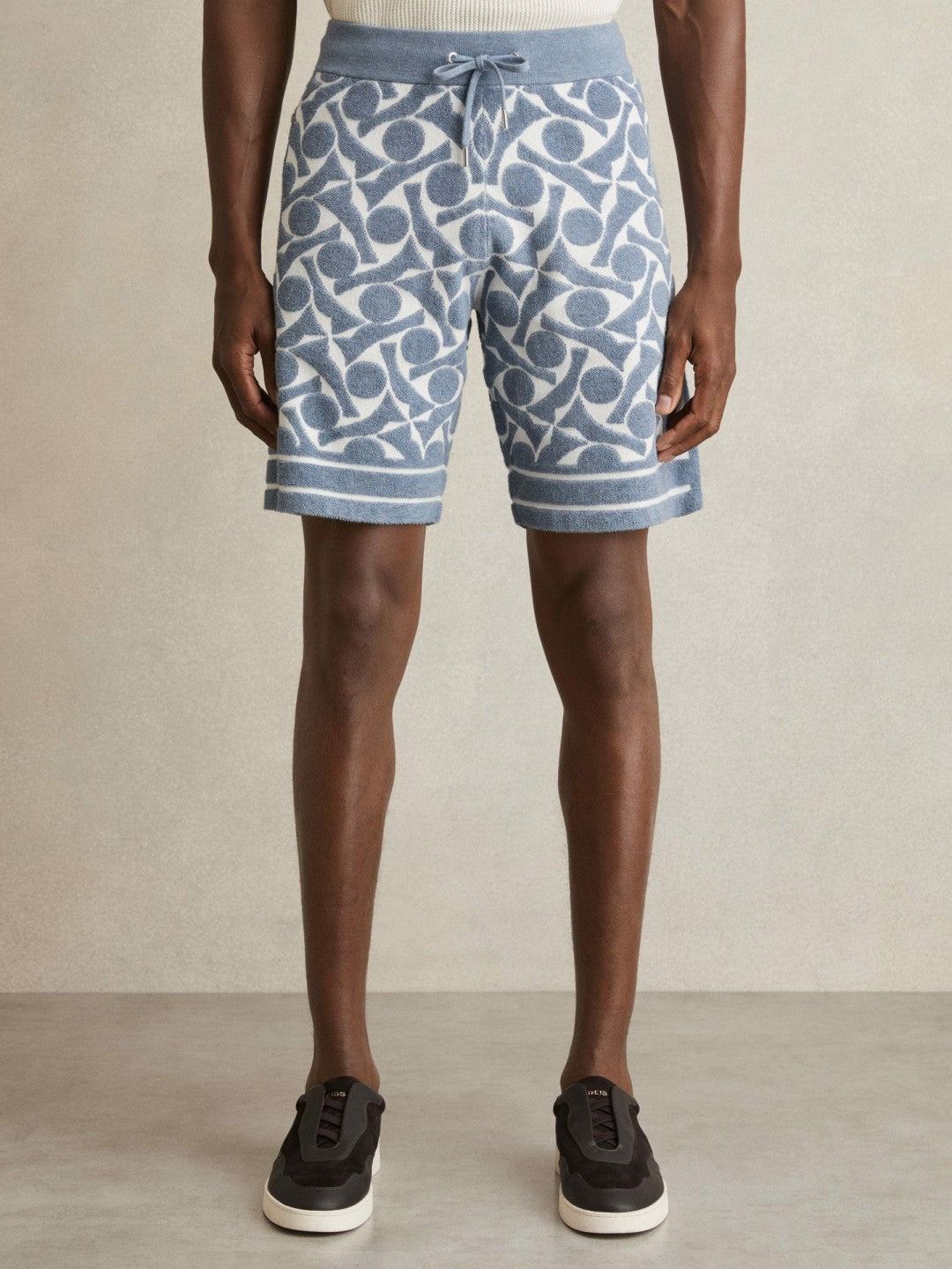 Abstract-Pattern Towelling Shorts Soft Blue/White | Mens