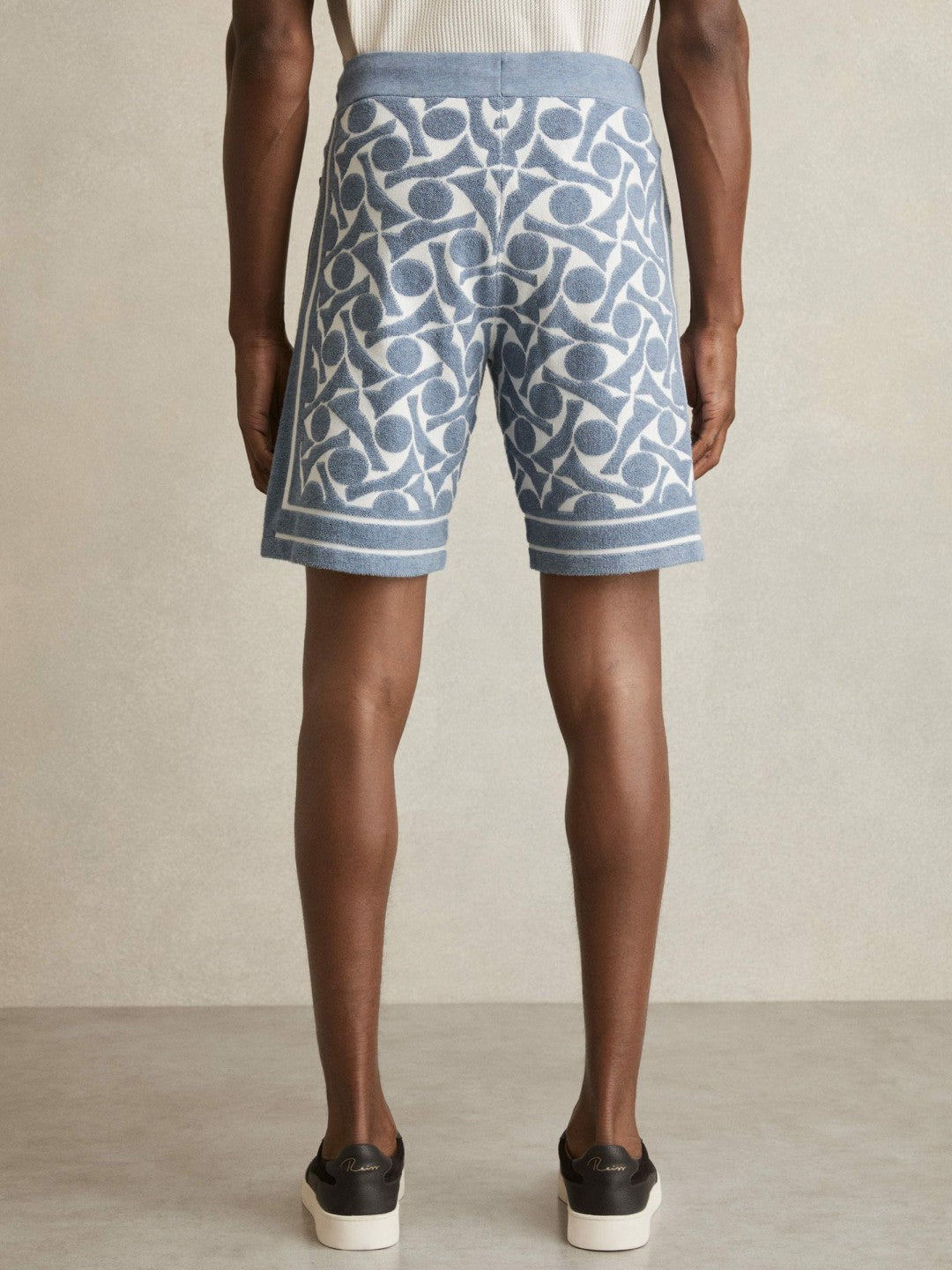 Abstract-Pattern Towelling Shorts Soft Blue/White | Mens