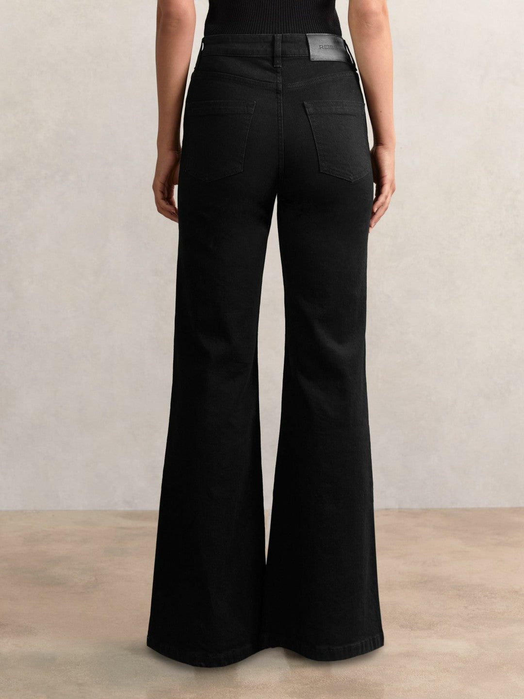 Petite Mid-Rise Flared Jeans Black | Womens