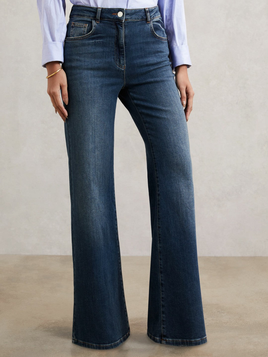 Petite Mid-Rise Flared Jeans Mid Blue | Womens