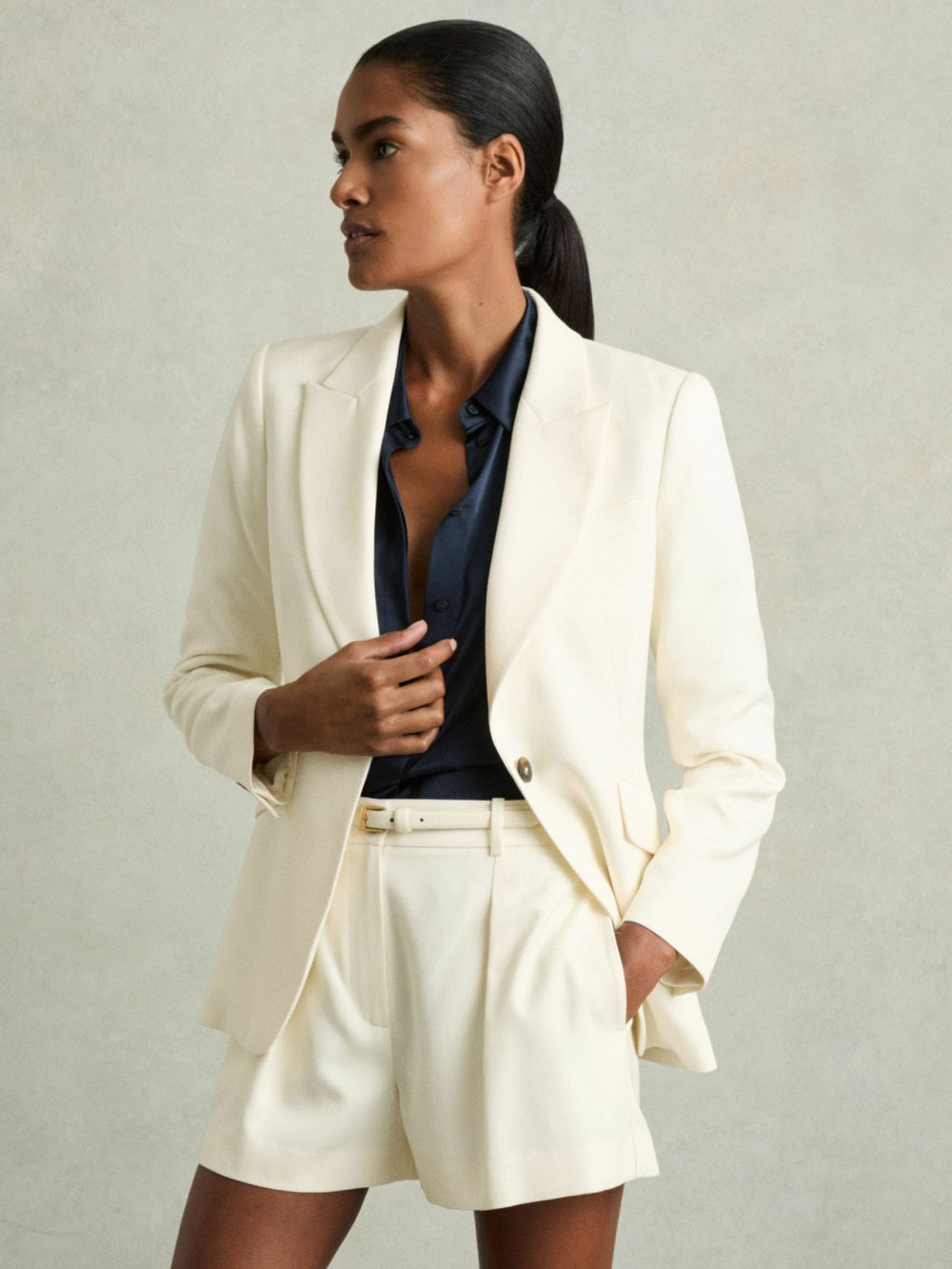Single-Pleat Tailored Shorts Cream | Womens