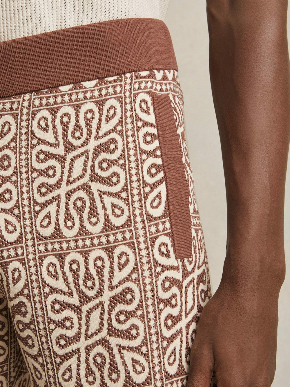Tile Pattern Knit Shorts Brown/White | Mens