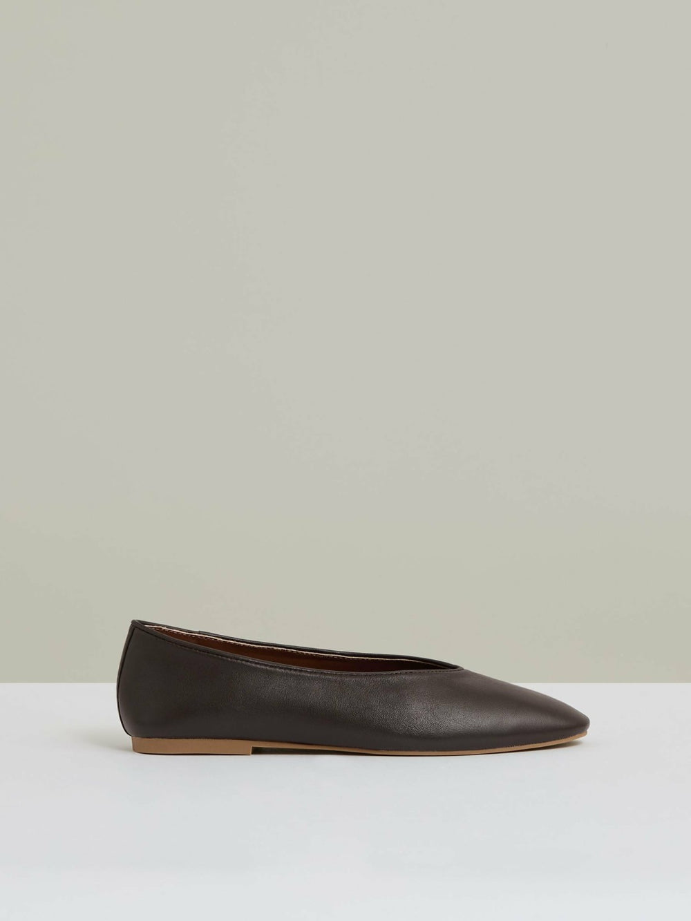 Leather Rounded-Point Toe Ballet Flats Chocolate | Womens