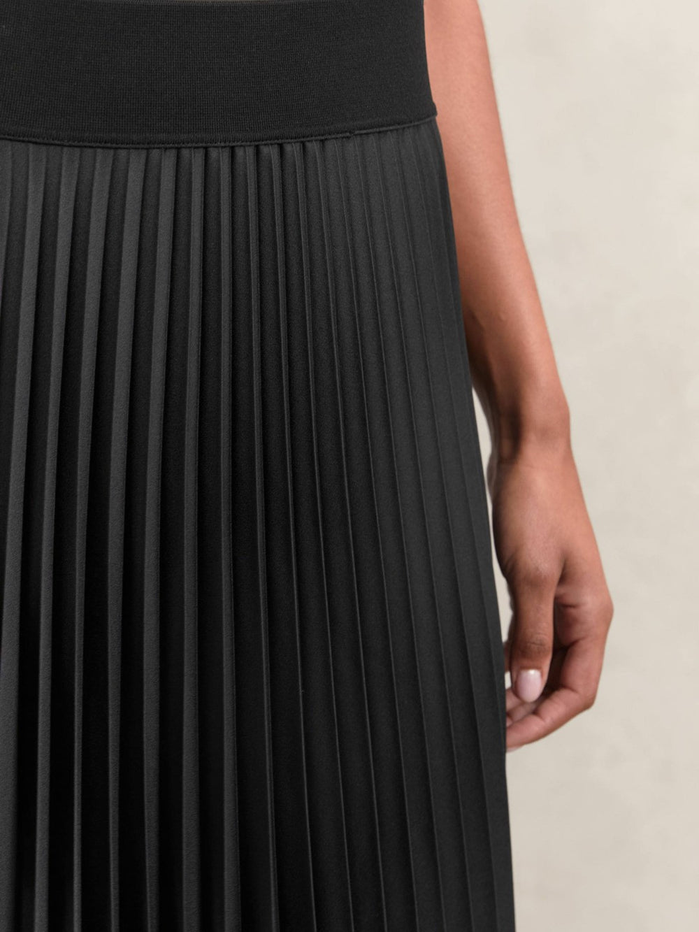 Pleated Midi Skirt Black | Womens