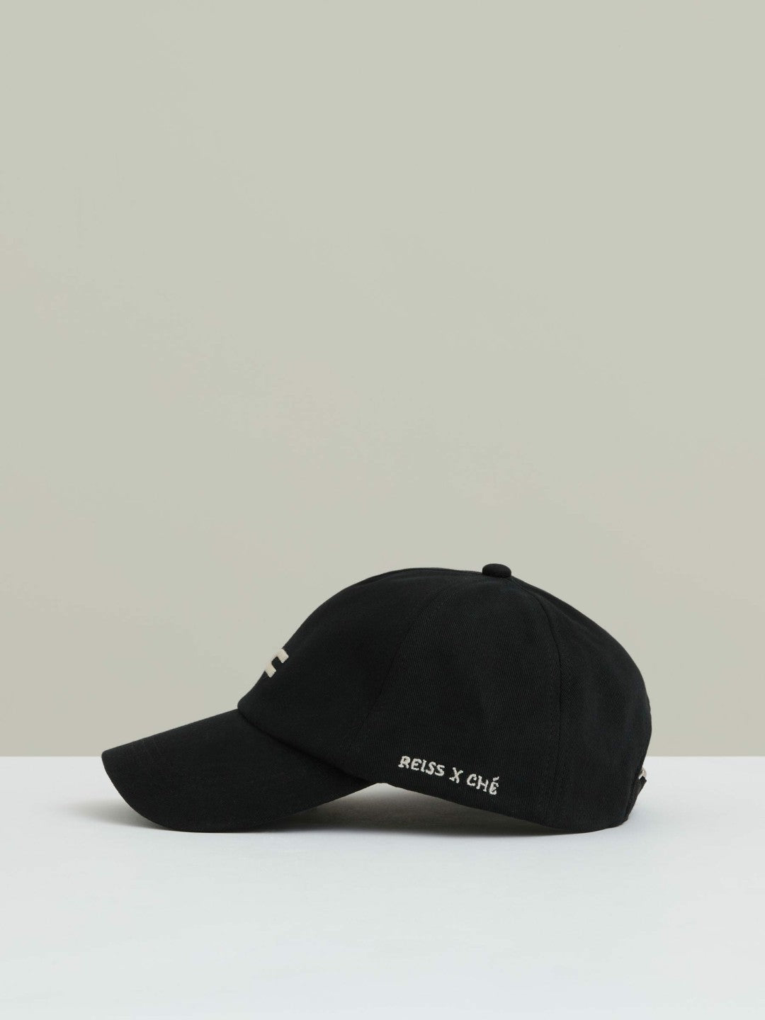 | Ché Logo-Embroidered Cap Black | Mens