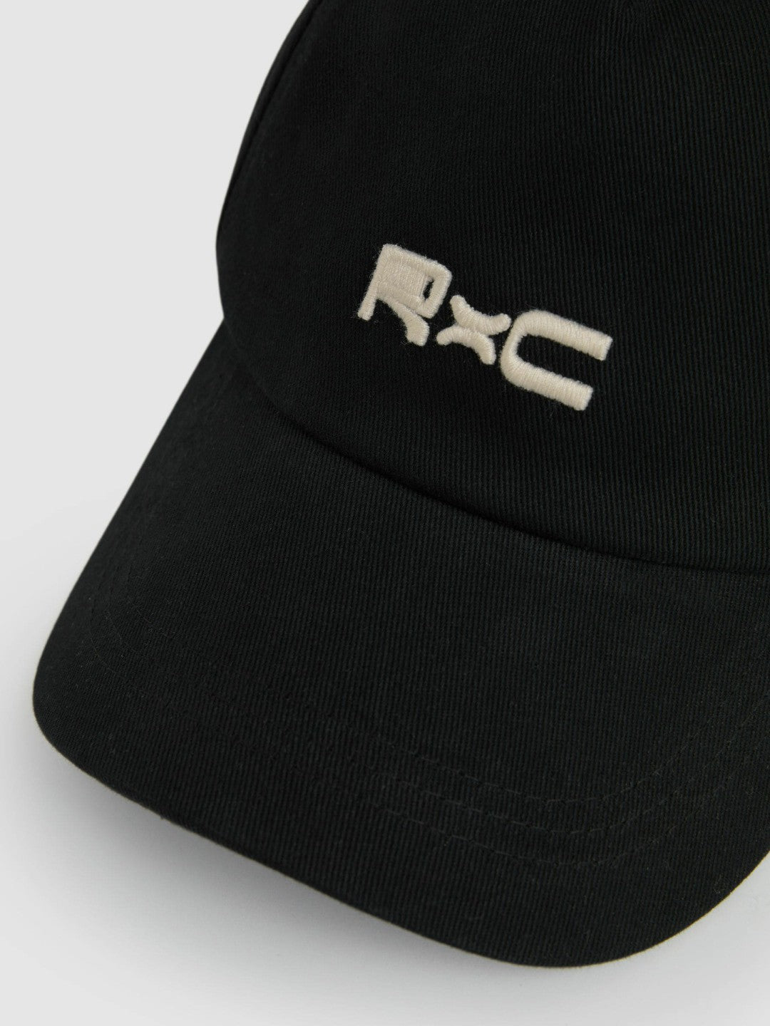 | Ché Logo-Embroidered Cap Black | Mens