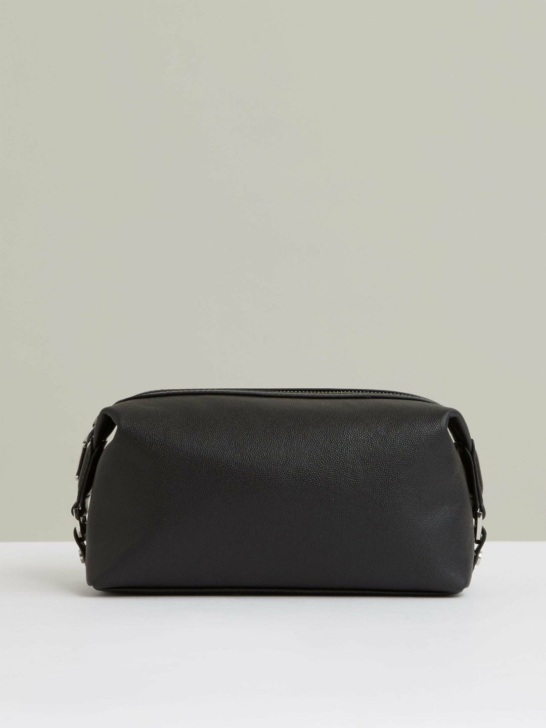 Micro-Grain Leather Washbag Black | Mens