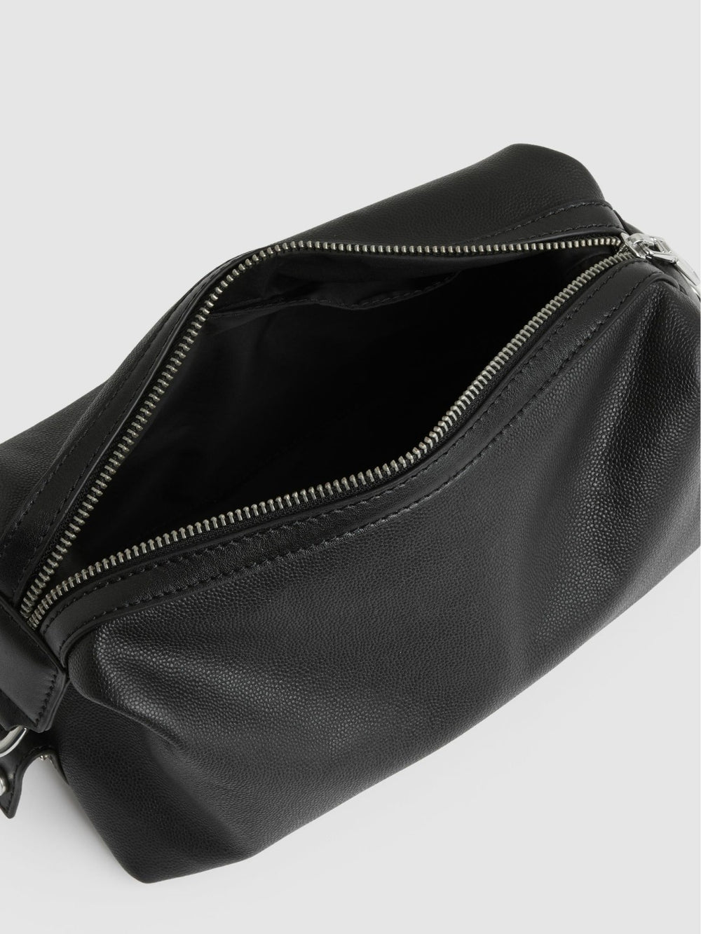 Micro-Grain Leather Washbag Black | Mens