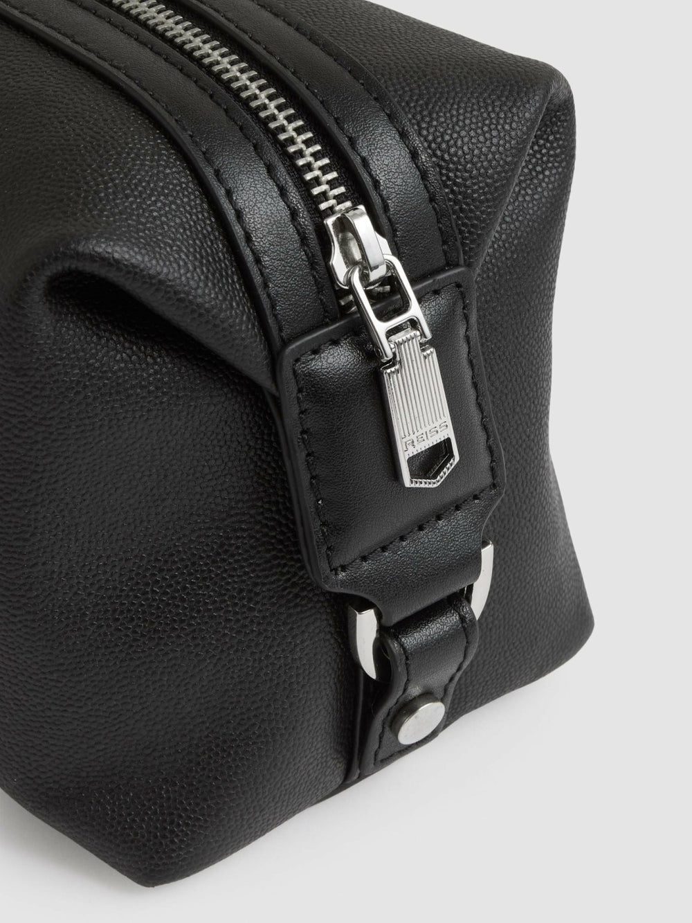 Micro-Grain Leather Washbag Black | Mens