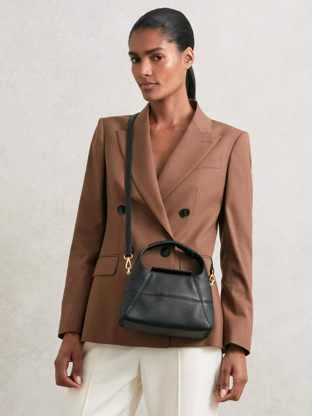 Grained-Leather Shoulder Bag Black | Womens