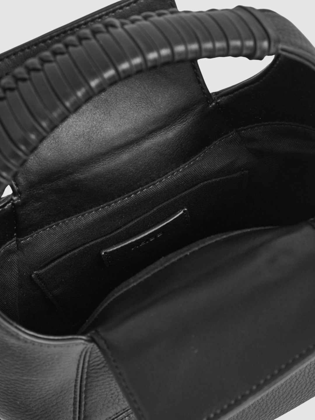 Grained-Leather Shoulder Bag Black | Womens