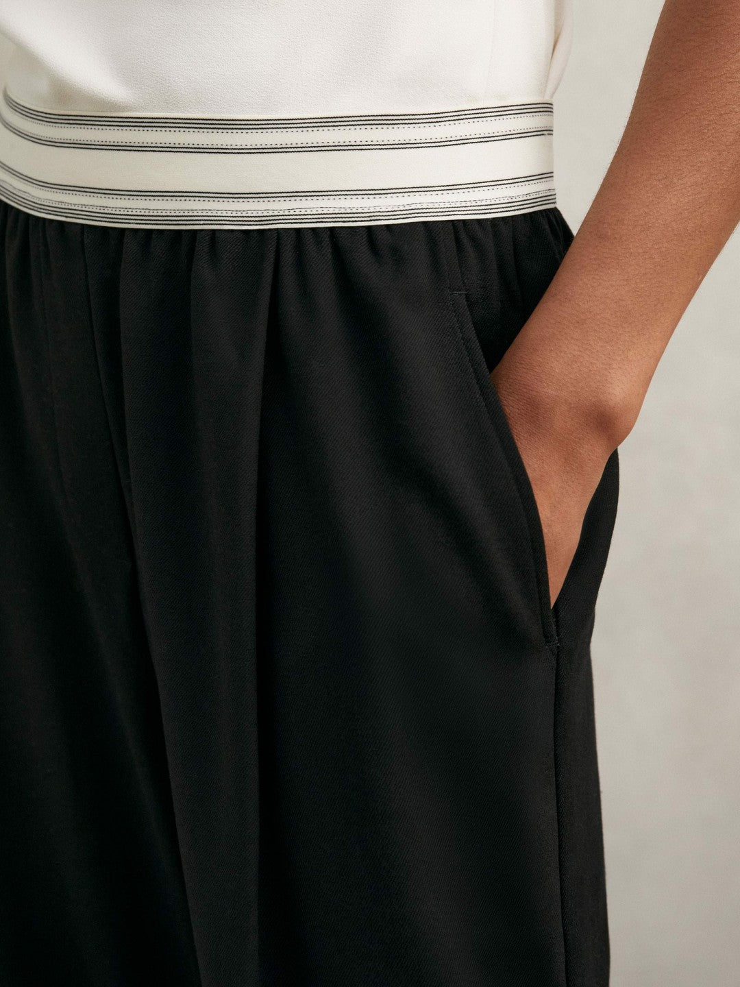 Wide-Leg Contrast-Waistband Trousers Black | Womens
